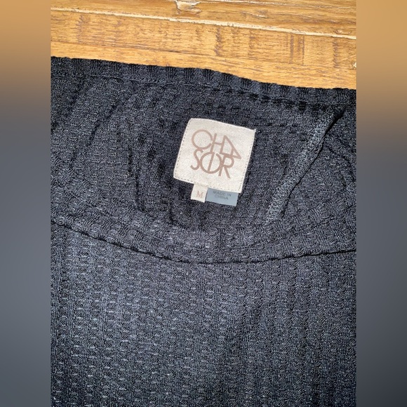 Chaser waffle texture split back casual long sleeve top - size medium in black - Picture 4 of 8